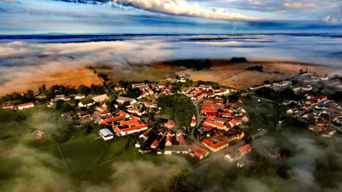 Letecký pohled na obec